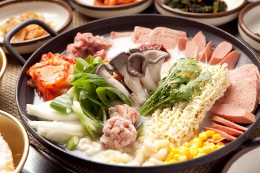 控土窯-火鍋4人套餐-$2500+10%服務費(需三天前預約)