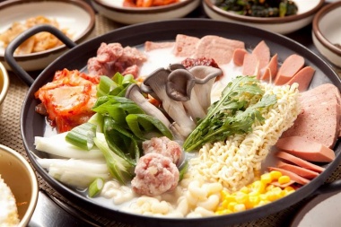 控磚窯-火鍋8人套餐-$4200+10%服務費(需三天前預約)